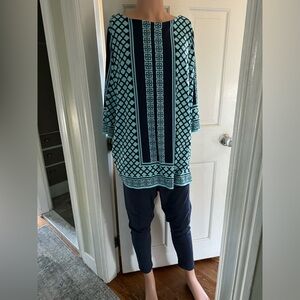 Like New Top Size 3X Looks great w Leggings